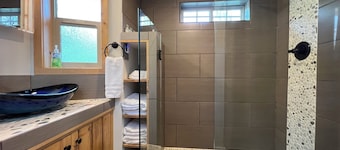 Tiny Home in Umpqua National Forest