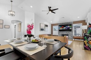 Dining - Perfect 3BD Group Trip to Vegas! (North Las Vegas)