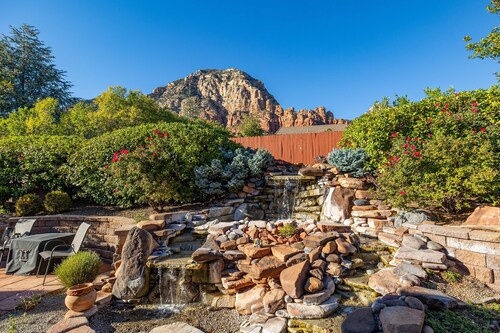 Rooftop Hot Tub & Epic Red Rock Views