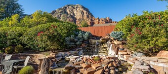 Rooftop Hot Tub & Epic Red Rock Views