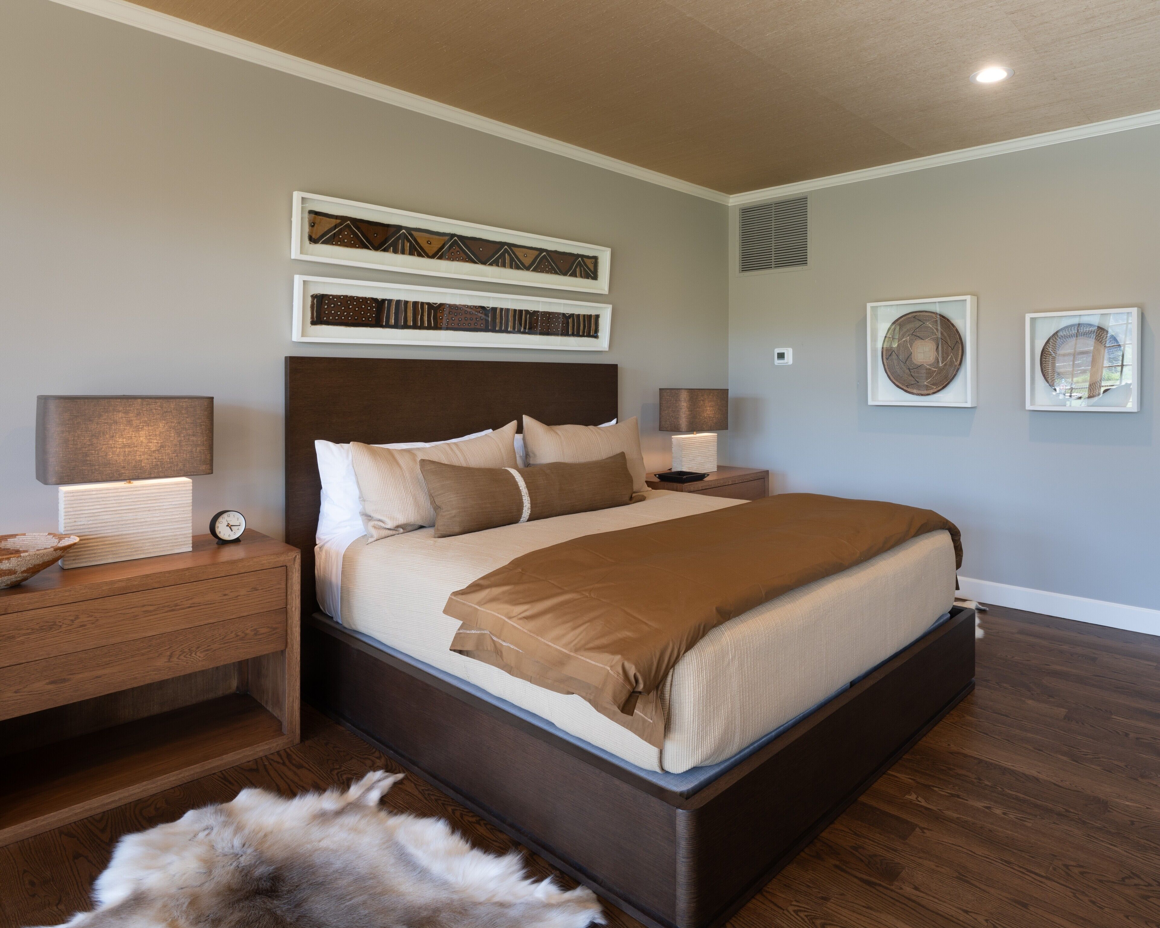 5 bedrooms, iron/ironing board, WiFi, bed sheets