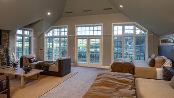 5 bedrooms, iron/ironing board, WiFi, bed sheets