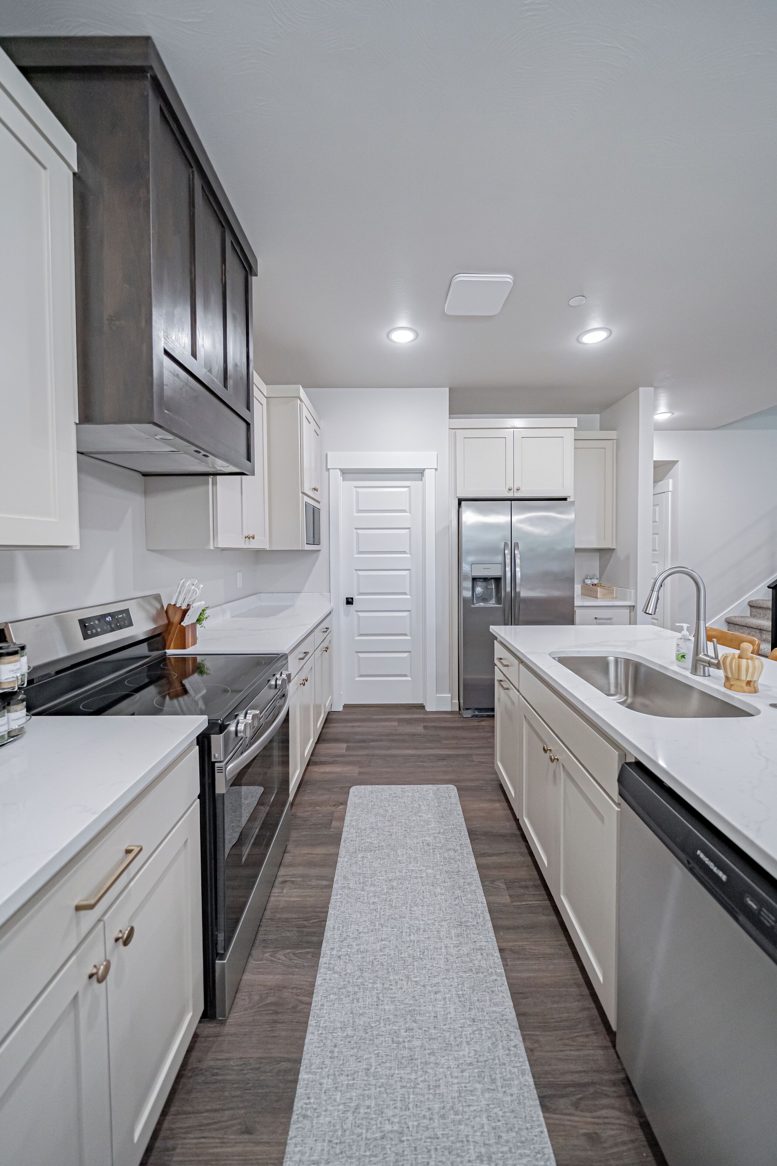 Microondas, horno, parrilla de estufa y lavavajillas 