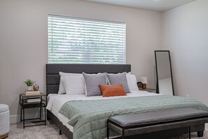 3 habitaciones, tabla de planchar con plancha, wifi y ropa de cama