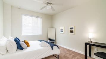 Classic-Apartment, 1 Queen-Bett, Nichtraucher, Haustiere gestattet | Schreibtisch, laptopgeeigneter Arbeitsplatz, kostenloses WLAN