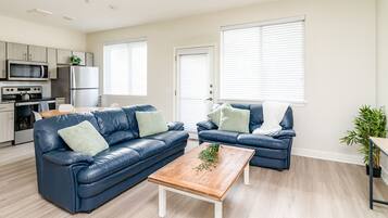 Departamento clásico, 1 cama Queen size, para no fumadores, se aceptan mascotas | Área de sala de estar