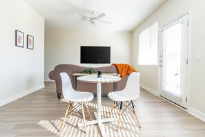 Standard Apartment, 1 Bedroom, Non Smoking, Kitchen | Living area