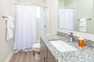 Standard Apartment, 1 Bedroom, Non Smoking, Kitchen | Bathroom | Free toiletries, towels, soap, shampoo