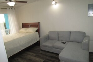 1 bedroom, in-room safe, iron/ironing board, free WiFi