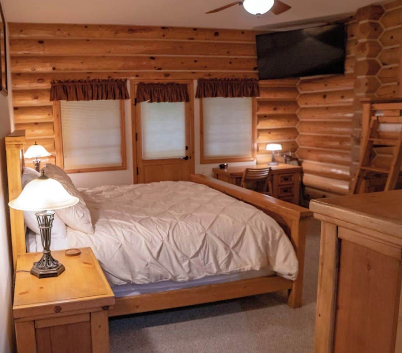 10 多间卧室、免费 WiFi、床单