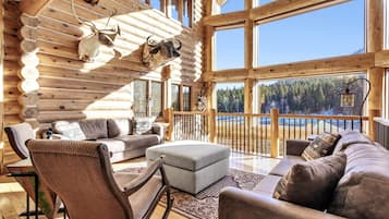 Smart TV, fireplace, stereo