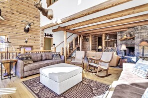 Smart TV, chimenea y estéreo 