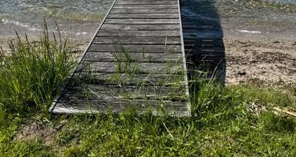 Immaculate yet cozy Cabin, sleeps 10. Just a few steps away from Hubbard Lake.