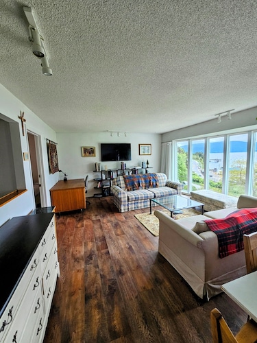 Piper's Bluff. Ocean view 3-bdrm, 2-bath suite with weekly/monthly discounts