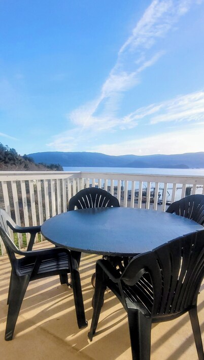 Piper's Bluff. Ocean view 3-bedroom, 1 3/4-bathroom apartment.