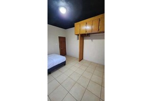 4 多间卧室、熨斗/熨衣板、免费 WiFi、床单