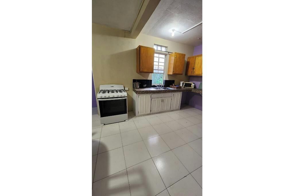 Oven, stovetop, cookware/dishes/utensils, dining tables