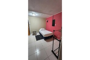 4 Schlafzimmer, Bügeleisen/Bügelbrett, kostenloses WLAN, Bettwäsche