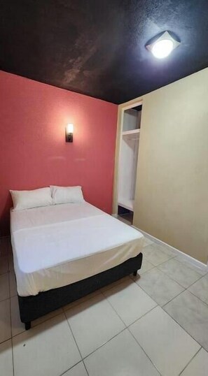 4 Schlafzimmer, Bügeleisen/Bügelbrett, kostenloses WLAN, Bettwäsche