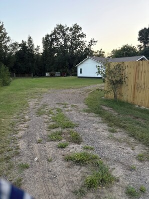 المنطقة المحيطة بالمنشأة