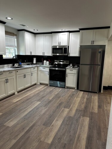 Charming 2-bedroom house in Russellville with AC