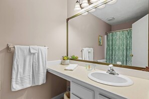 Shower, towels - 🛶 Torch Lake Vista – A-Ga-Ming Golf & Lakeview Condo | Large Patio  ➠ 741/Unit 9B (Kewadin)