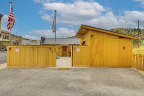 Apartment (0 Bedroom) | Interior - Eureka Main Street Retreat Near ATV Trails & Mines (Eureka)