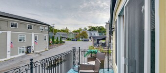 Water-view Balcony: Charming Lake Ontario Studio!