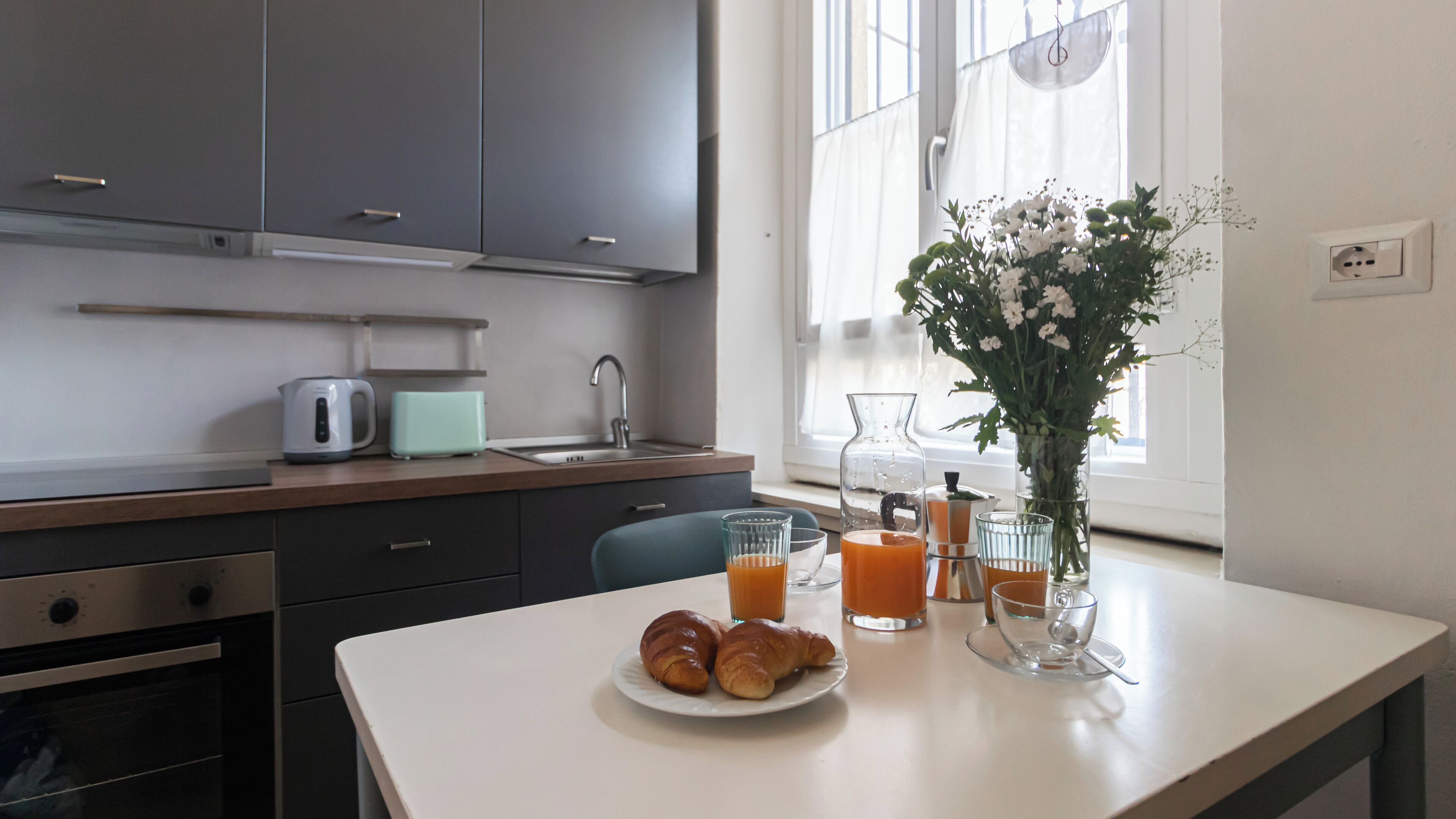 Apartment (0 Bedroom) | Private kitchen | Microwave, oven, stovetop, electric kettle