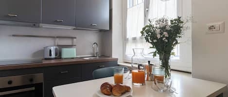 Apartment (0 Bedroom) | Private kitchen