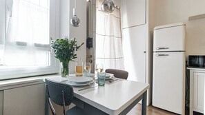 Apartment (0 Bedroom) | Living area | TV