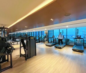 Unclassified image, 5 of 38, button - Elegant Studio Private Jacuzzi & Canal View (Dubai)