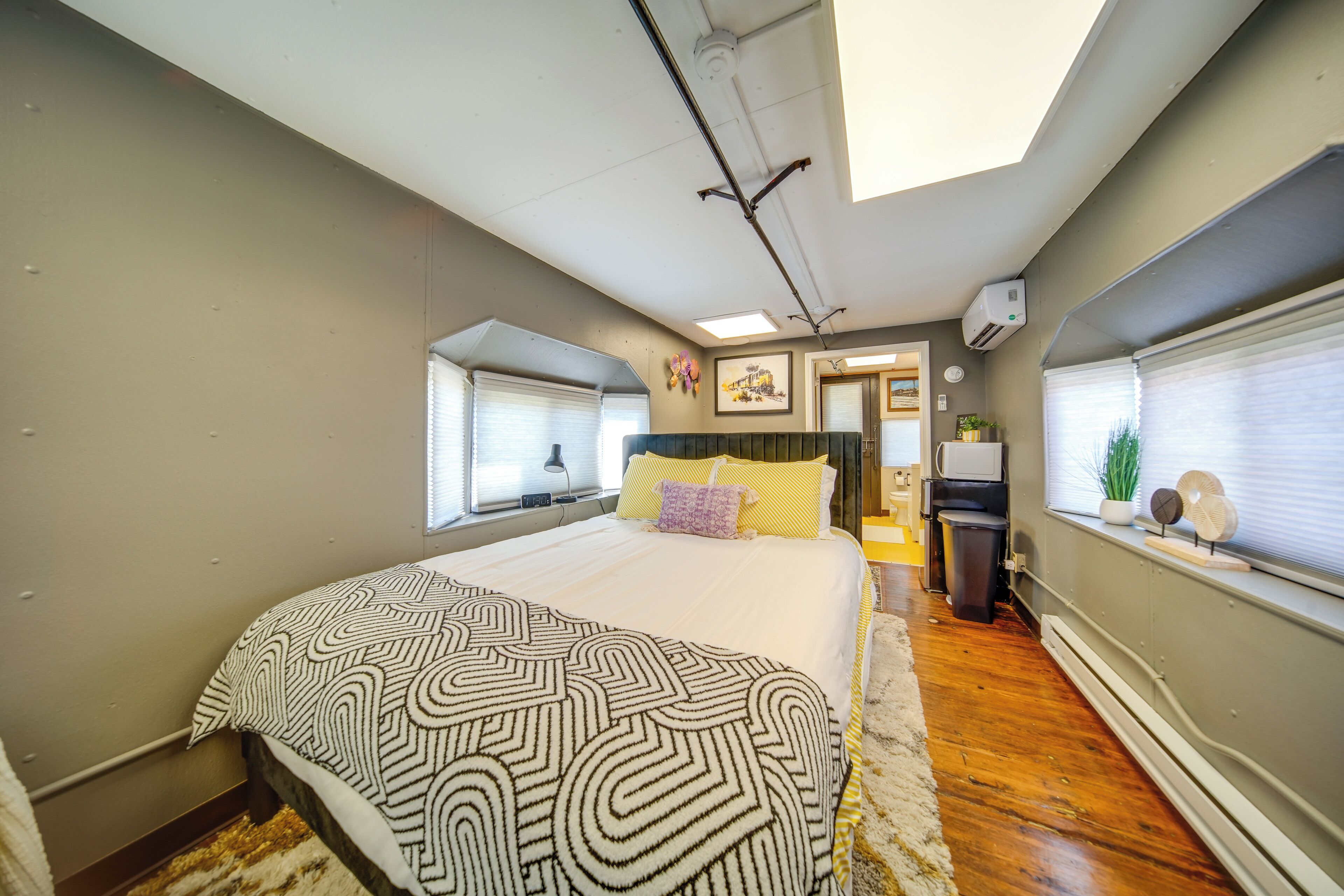 Apartment (0 Bedroom) | Interior