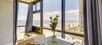 Beachfront Studio: Walk to Daytona Fun!