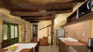 Coffee/tea maker, fridge, microwave, oven - Villa Ladonja (Istria - Kršikla) (Kršikla)