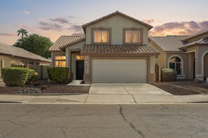 Exterior - A spacious home filled with natural light , 3 Bedroom House with AC and Heating. (Chandler)