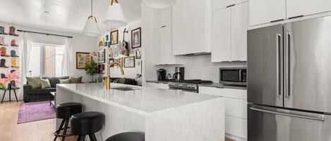 Four Ă micro-ondes, un four, surface de cuisson, lave-vaisselle