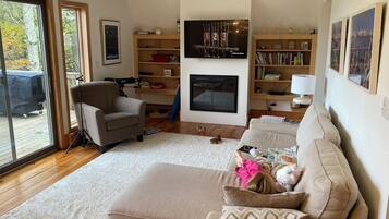 Smart TV, foosball, table tennis, books