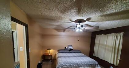 Charming, Clean, and Well Cared For "Ashley's Place"