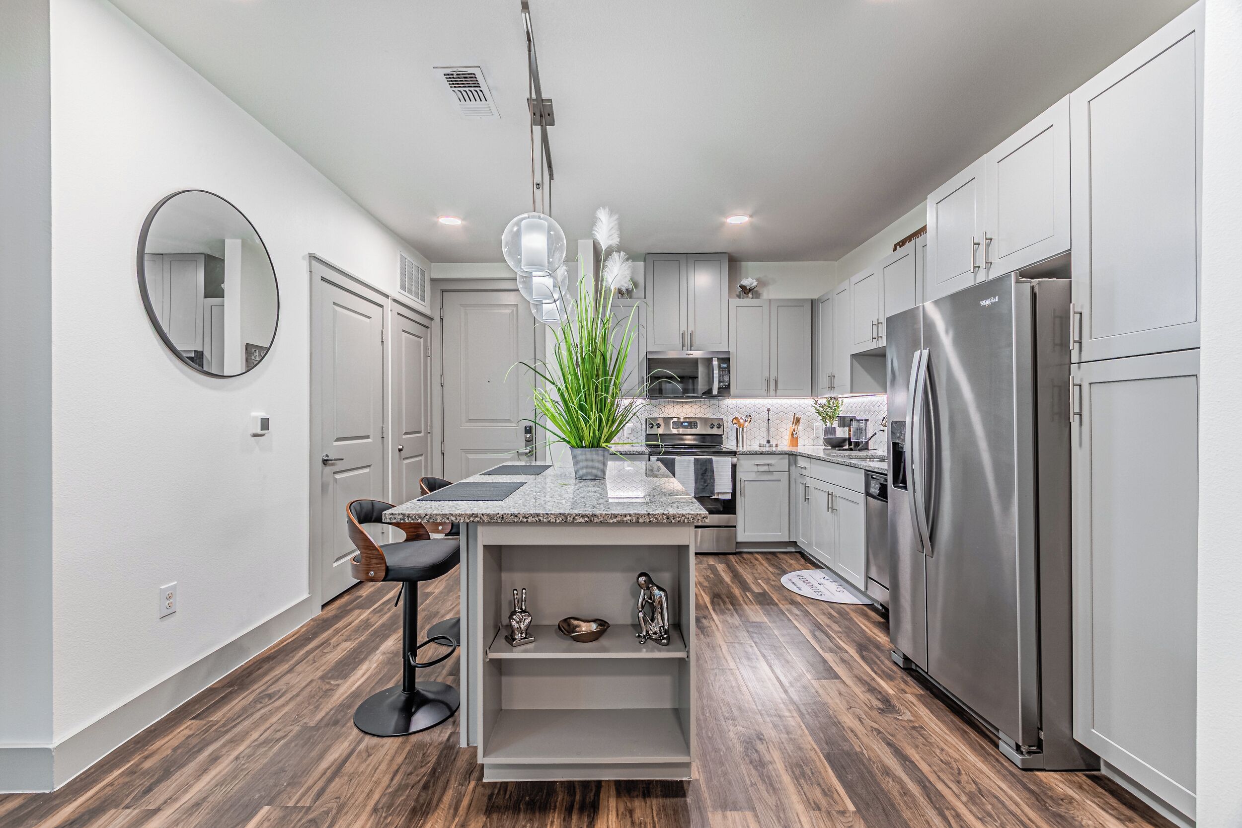 Mikroaaltouuni, uuni, liesi, astianpesukone