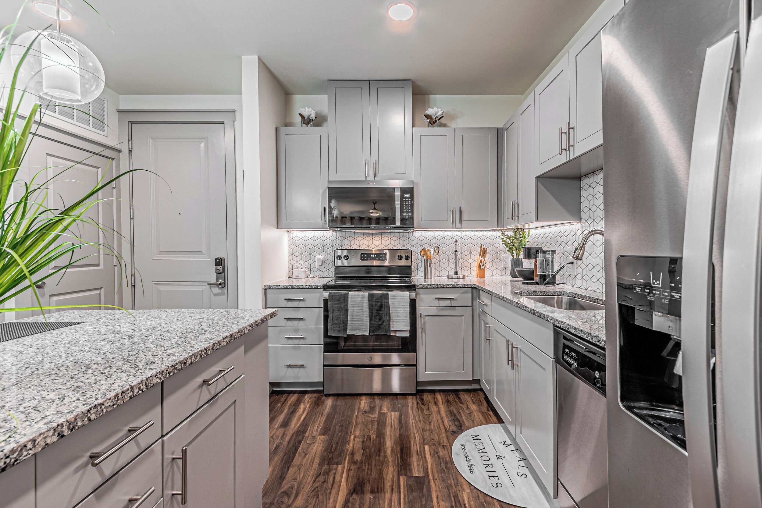 Mikrowelle, Ofen, Herdplatte, Geschirrspüler