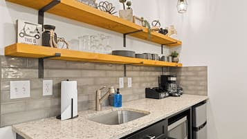 Fridge, microwave, coffee/tea maker, toaster