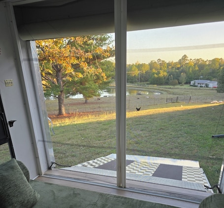 Interior. Animal Farm Experience, 3-bed (2 qn 1 king) rv home in the Valley