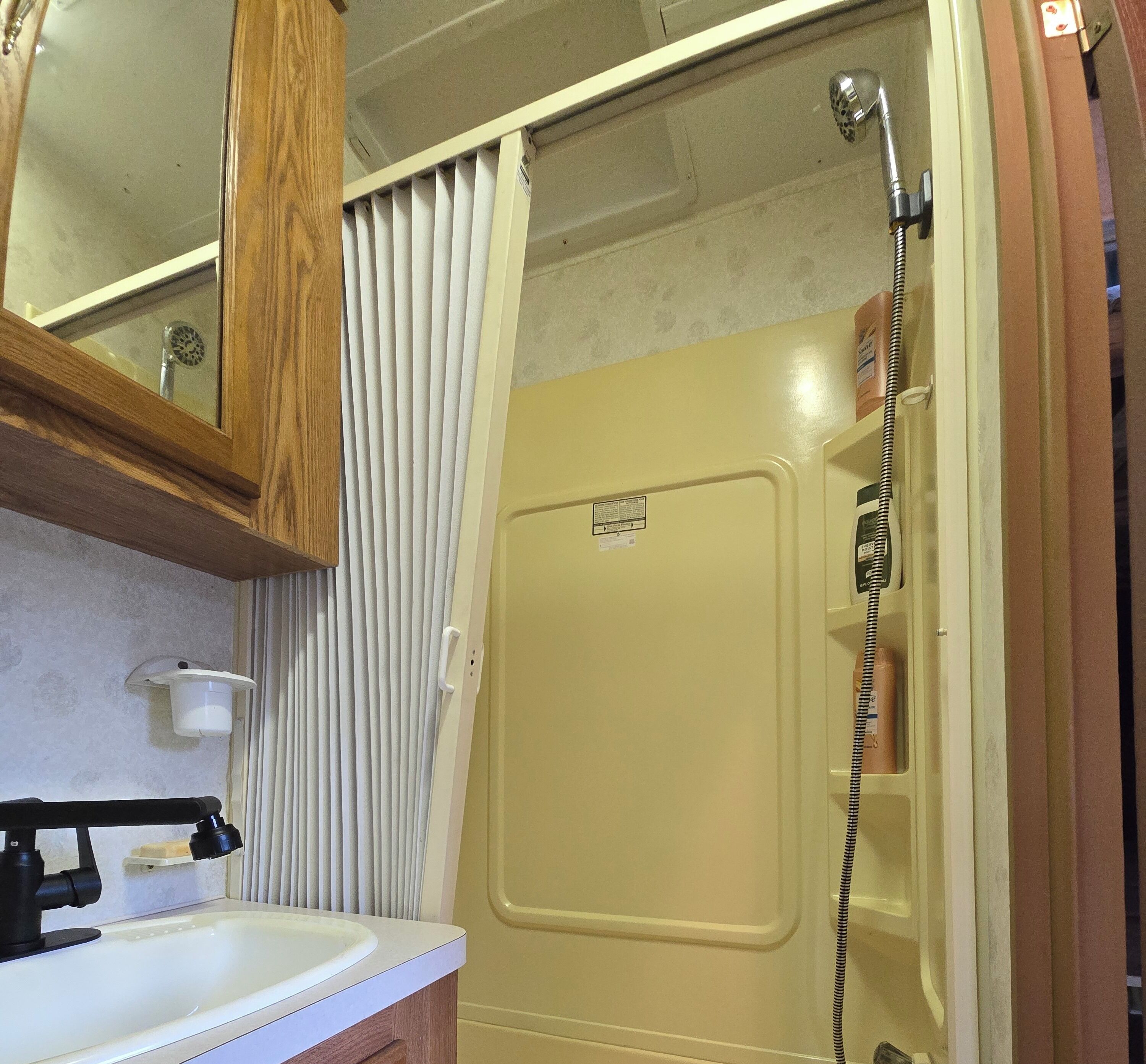 毛巾、肥皂、卫生纸