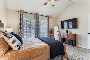 2 bedrooms, iron/ironing board, internet, bed sheets