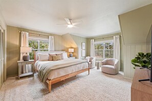 4 bedrooms, iron/ironing board, travel cot, free WiFi - Historic Seaside Beach Home | Deck, Hot Tub, Games (Seaside)
