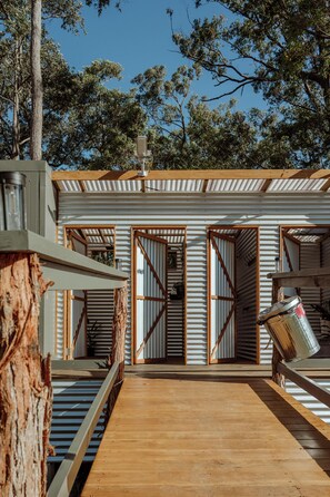 Pyyhkeet, saippua, sampoo, vessapaperi