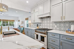Fridge, microwave, oven, stovetop - New in 2026 , Steps to Beach, Private Pool, Free Golf (Hilton Head Island)