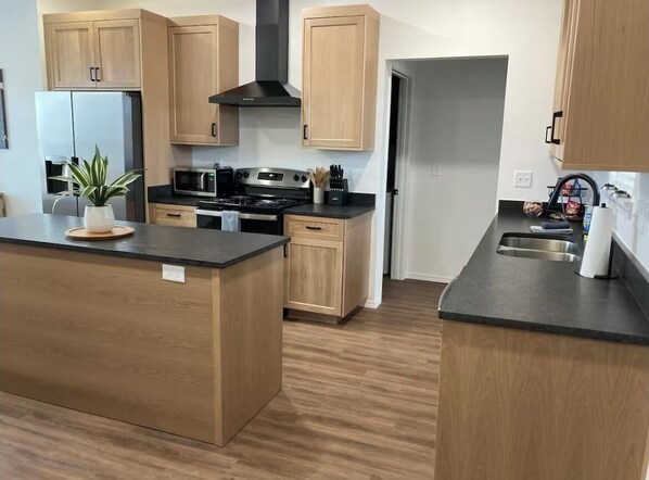 Private kitchen - Lincoln’s Landing spacious 3 BD 2 Bath near Palo Duro Canyon and WT (Canyon)