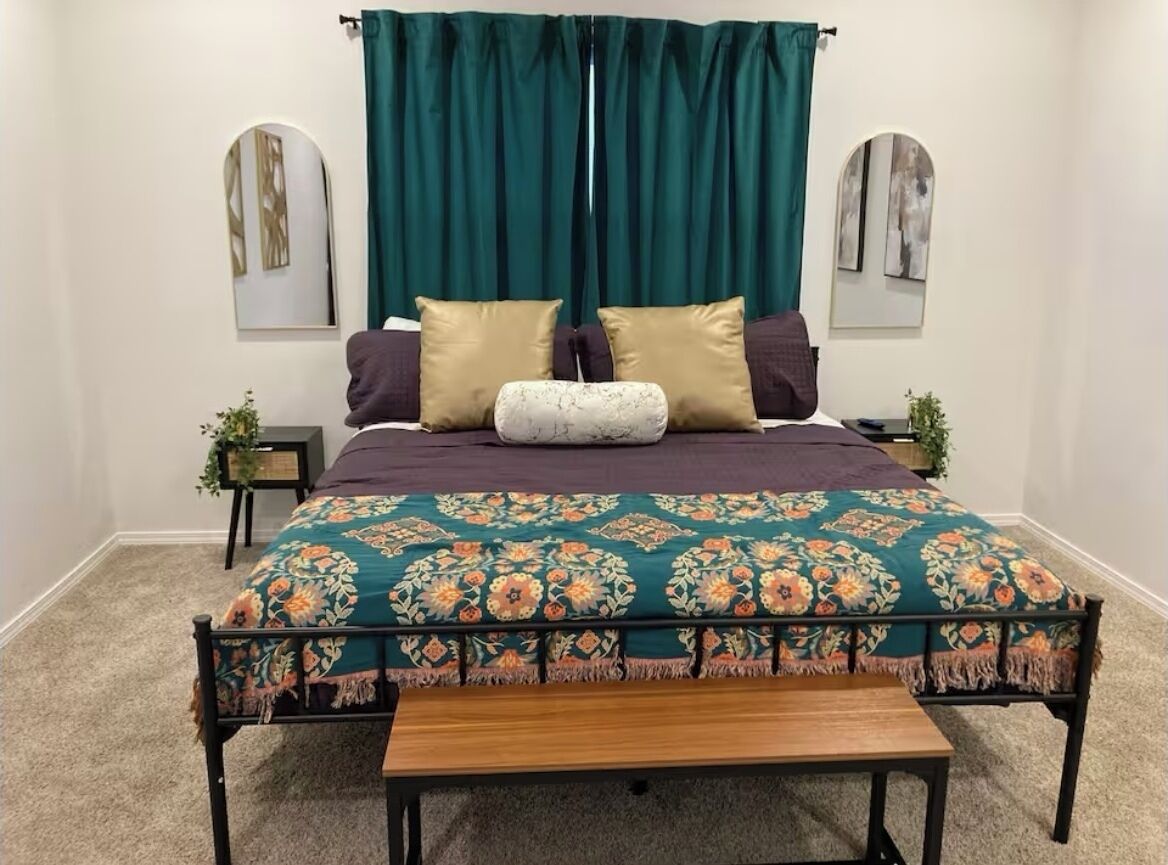 3 habitaciones, tabla de planchar con plancha, wifi y ropa de cama 